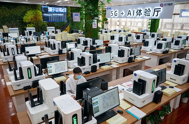 السوق تقود الابتكار: من مشاريع الطاقة النظيفة العملاقة إلى الروبوتات الطبية الذكية