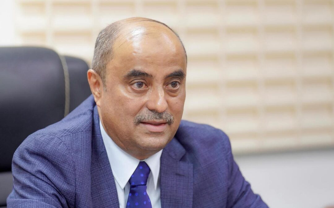 رئيس الوزراء يوجه بسرعة ملاحقة وضبط المتورطين في اغتيال مديرة صندوق النظافة والتحسين بمحافظة تعز