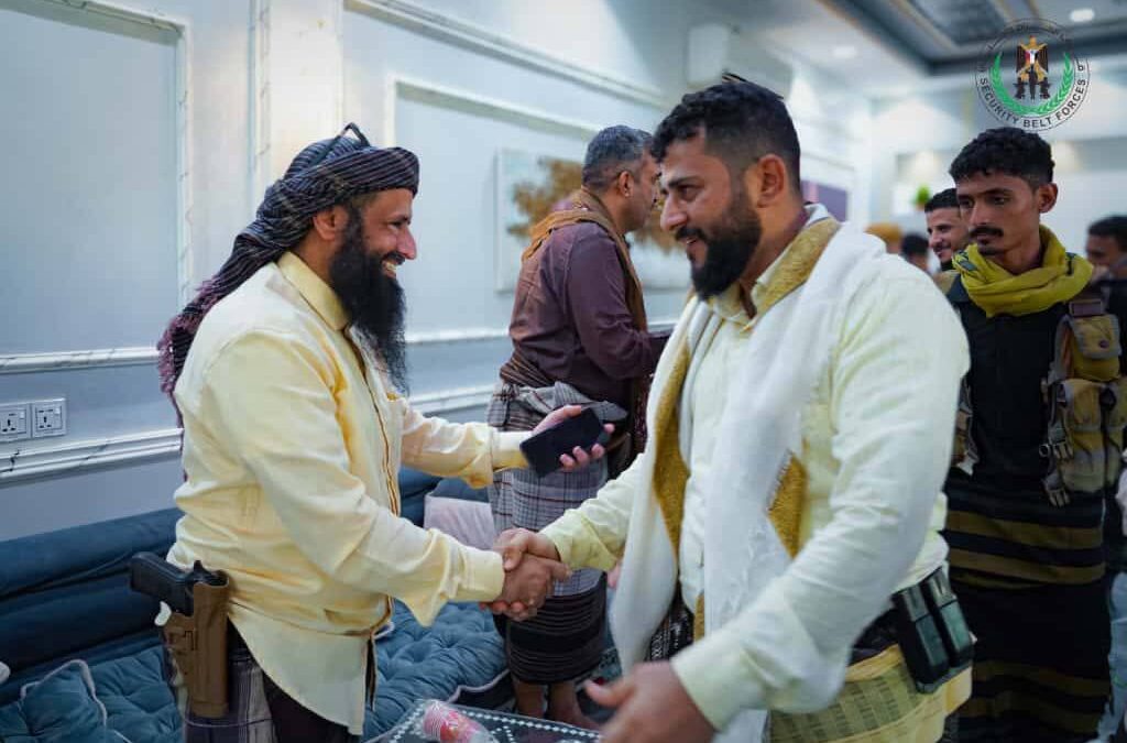 مشايخ وقيادات ردفان يحكّمون يافع بقضية مقتل أمير الكلدي ووالده يعلن العفو لوجه الله