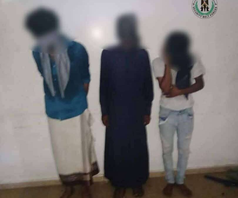 الحزام الأمني بالعاصمة عدن يضبط 3 متهمين وبحوزتهم كمية من المخدرات