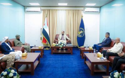 الأمين العام للمجلس الانتقالي يلتقي العميد الوالي ويُشيد بجهود قوات الحزام الأمني