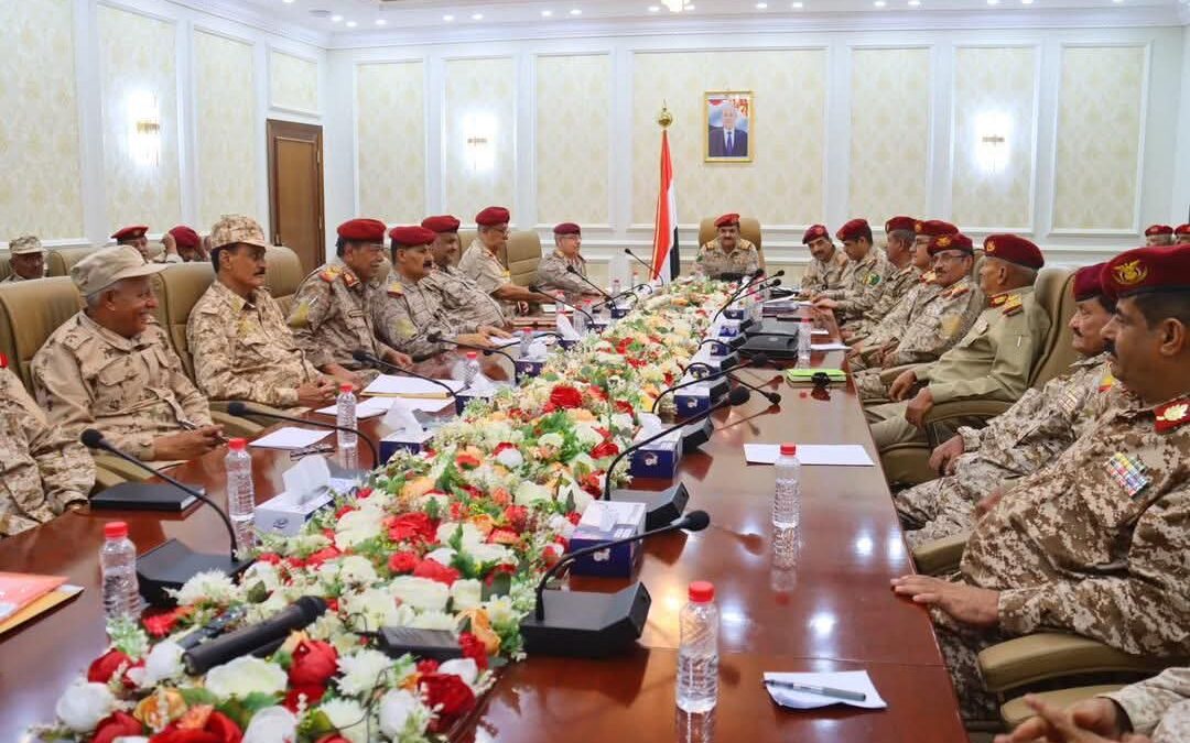 وزير الدفاع يعقد اجتماعاً موسعاً بقيادة وزارة الدفاع ورؤساء الهيئات ومدراء الدوائر
