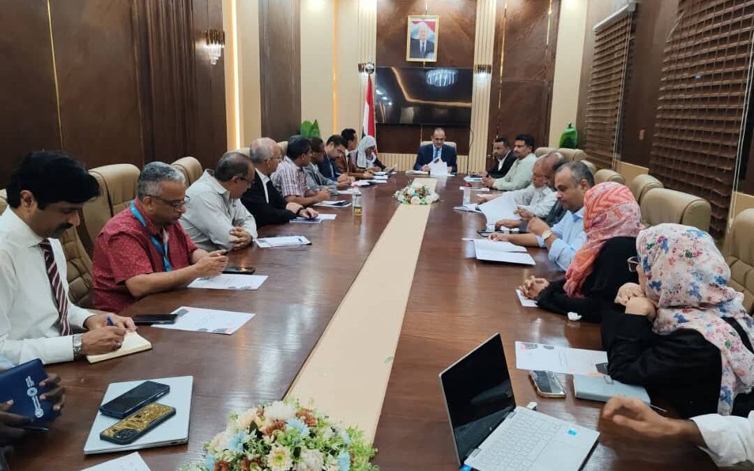 وزير الصحة يترأس اجتماعاً للجنة التنسيق الوطنية لمواجهة الطوارئ الصحية بعدن