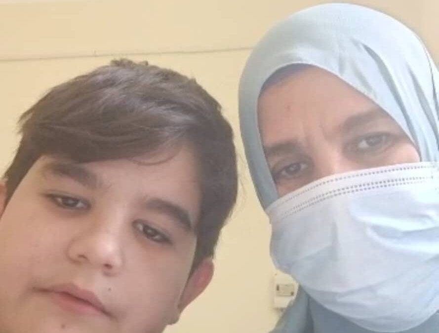 الطبيبة الطاجيكية أمينة تاج الدين تغادر المكلا بعد ظلم وقهر ومعاناة مريرة لأداء العمرة