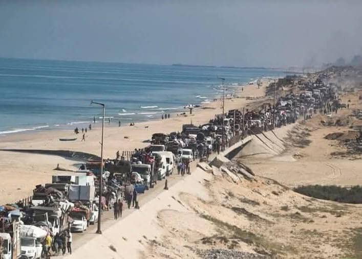 موجة نزوح واسعة من غزة نحو الجنوب وسط قصف إسرائيلي مكثف