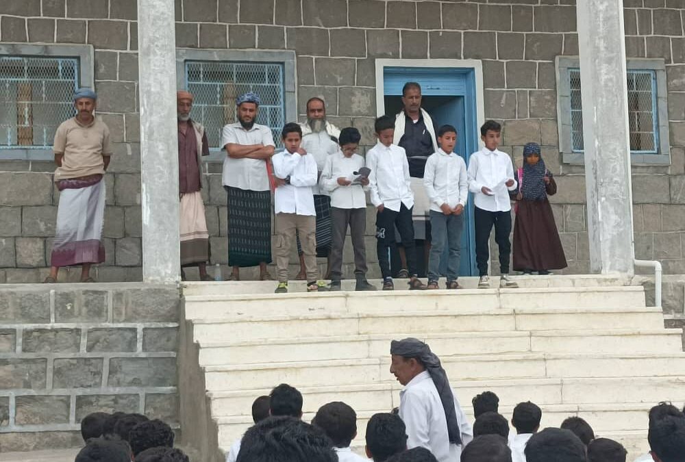 مدير مكتب التربية بيافع سرار يتفقد العملية التعليمية في مدرسة الخشناء ويكلف إدارة جديدة لمدرسة عمران