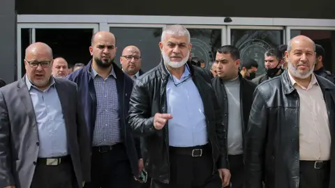 تضارب الأنباء بشأن اغتيال قادة حماس في الدوحة