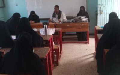 رئيس انتقالي زنجبار يزور صفوف محو الأمية في حصن شداد ويشيد بجهود المعلمات