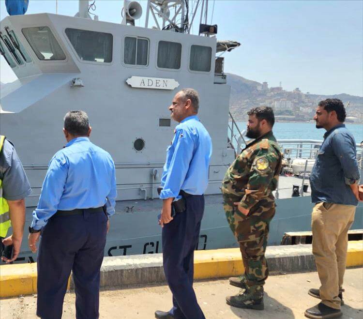 وفد عسكري فرنسي يزور ميناء عدن لتعزيز التعاون الأمني ومكافحة التهريب