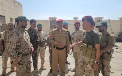 أشاد ببطولاتهم الملحمية واحترافهم القتالي العالي.. المقدم النقيب يزور أبطال اللواء الأول دعم وإسناد في مديرية المحفد بأبين