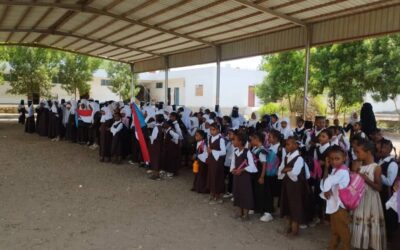 انتقالي خنفر يدشن تجديد رفع العلم الجنوبي بمدارس المديرية