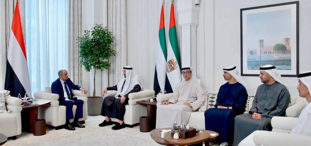 الرئيس الإماراتي يستقبل في قصر الشاطئ رئيس مجلس الوزراء