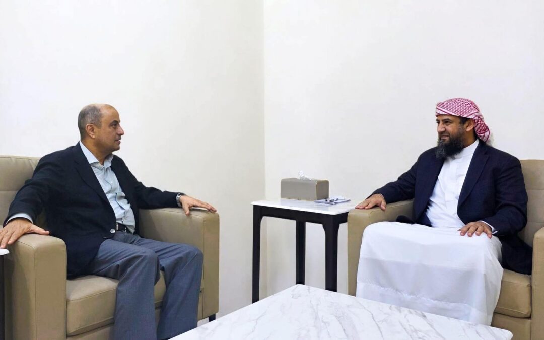 المحرّمي يلتقي رئيس الوزراء ويؤكد دعم مجلس القيادة للإصلاحات الاقتصادية والخدمية