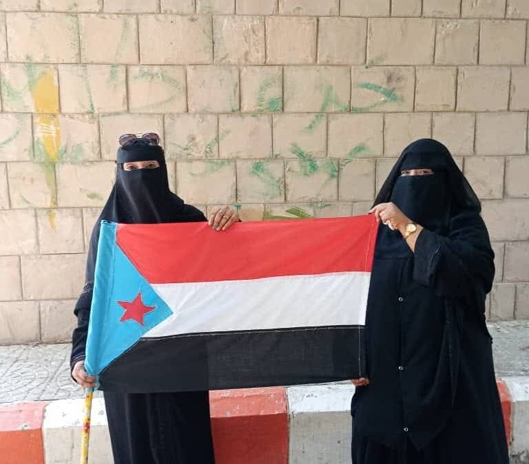 انتقالي زنجبار يواصل حملة رفع العلم الجنوبي في مدارس المديرية