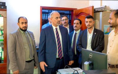 الرئيس الزُبيدي يتفقد سير العمل بالأمانة العامة لهيئة رئاسة المجلس الانتقالي الجنوبي