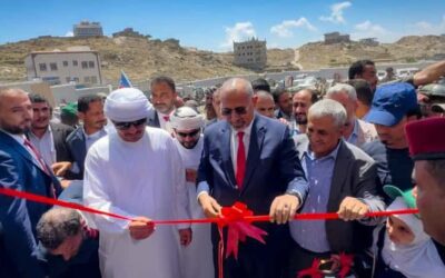 الرئيس الزُبيدي يزور مديرية الشعيب ويفتتح مجمّع الشيخ محمد بن زايد التعليمي النموذجي بمنطقة القزعة