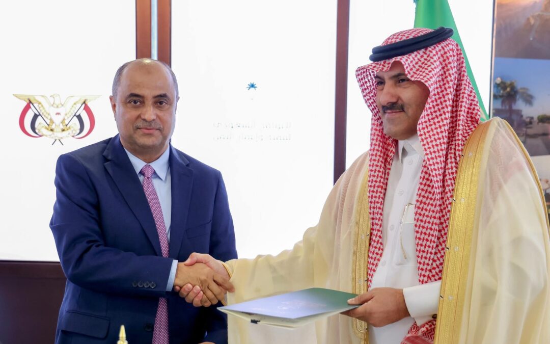 رئيس الوزراء يشهد حفل توقيع اتفاقيتين تنمويتين ومذكرة تفاهم مع البرنامج السعودي لتنمية وإعمار اليمن