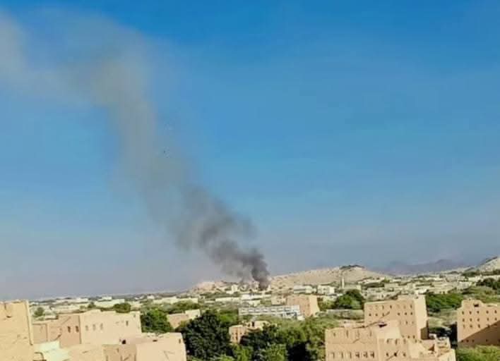 عاجل .. هجوم ارهابي بمفخختين يستهدف اللواء الأول دعم واسناد بالمحفد
