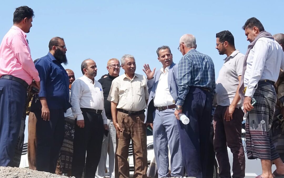 محافظ أبين  يتفقد العمل بمشروع الطاقة المتجددة بقوة 70 ميجا  الذي سيسهم في زيادة الطاقة وتخفيف معاناة المواطنين