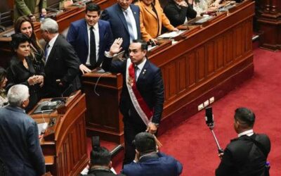 بيرو: رئيس الكونجرس يؤدي اليمين رئيسًا بعد عزل الرئيسة بولوارتي