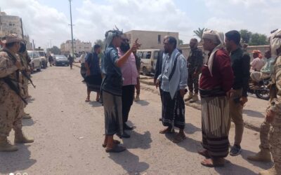 مدير عام خنفر “اليوسفي” يناقش مع فريق مبادرة طريق أبين تأهيل الطرق الداخلية المتهالكة في جعار