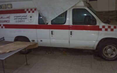 “مستشفى أحور العام: سيارة إسعاف معطلة منذ عام بعد تسلمها من البرنامج السعودي لتنمية وإعمار اليمن