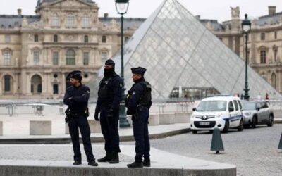 الشرطة الفرنسية تعتقل مشتبهين في سرقة مجوهرات تاريخية من متحف اللوفر