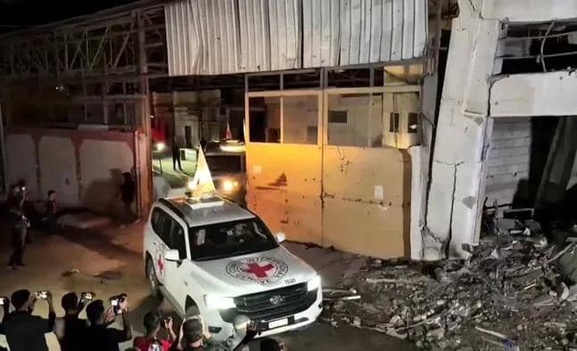 حماس تُرجئ تسليم رفات جندي إسرائيلي رداً على خروقات الاحتلال في غزة