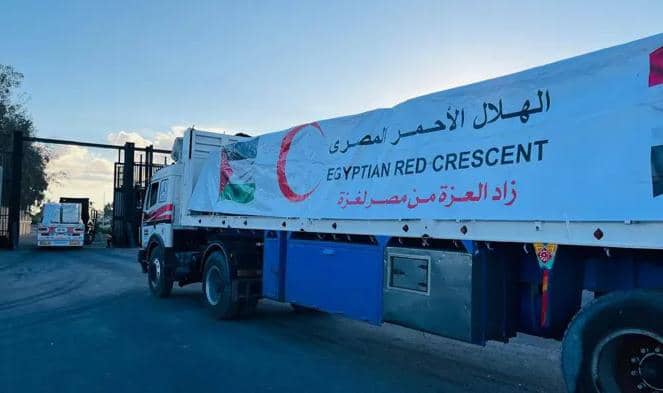 الهلال الأحمر المصري يسيّر القافلة رقم 62 من مبادرة “زاد العزة” حاملة 300 ألف سلة غذائية إلى غزة