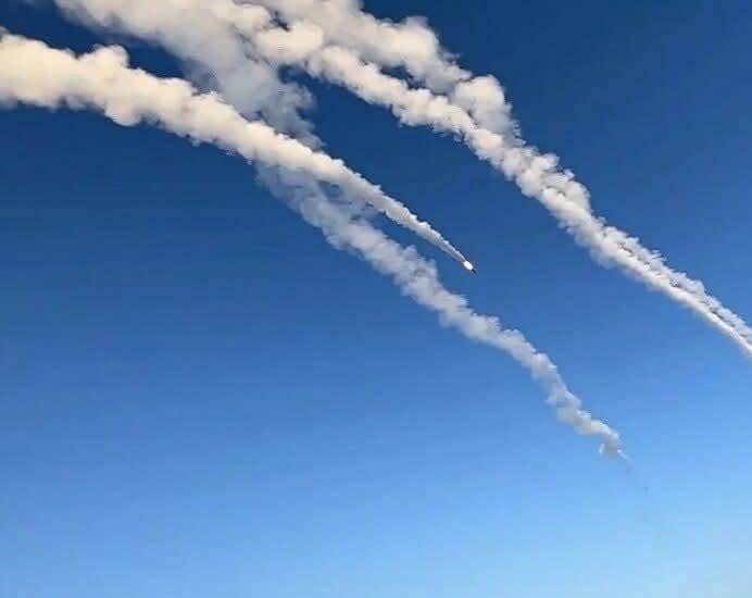 الدفاع_الروسية: ضربة صاروخية جوية مكثفة على أهداف في أوكرانيا و السيطرة على بلدتين جديدتين