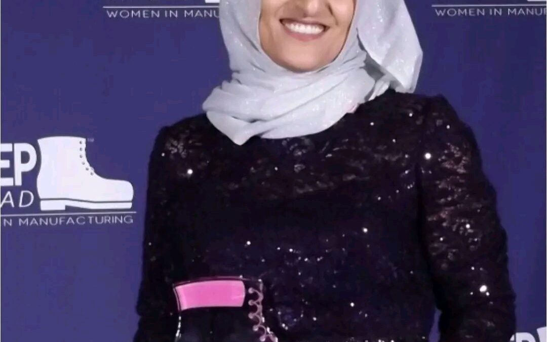 أنيسة اليافعي  تحصل على جوائز عديدة وإشادة من الرئيس الأمريكي