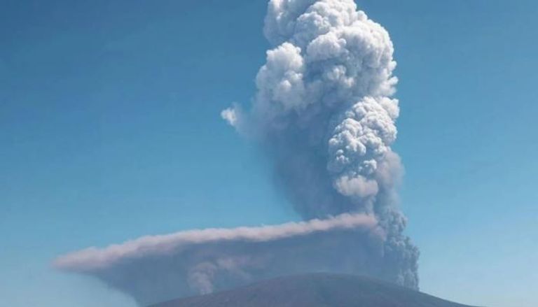 من قلب الأخدود الإفريقي إلى سماء الجزيرة العربية.. خبير يكشف رحلة رماد بركان إثيوبيا نحو اليمن وعُمان