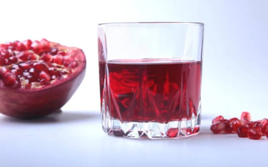 ماذا يحدث لجسمك عند شرب كوب من عصير الرمان يومياً؟