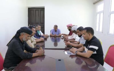 انتقالي الشحر يناقش تعزيز الخدمات الصحية والرقابة على الأسعار في المديرية
