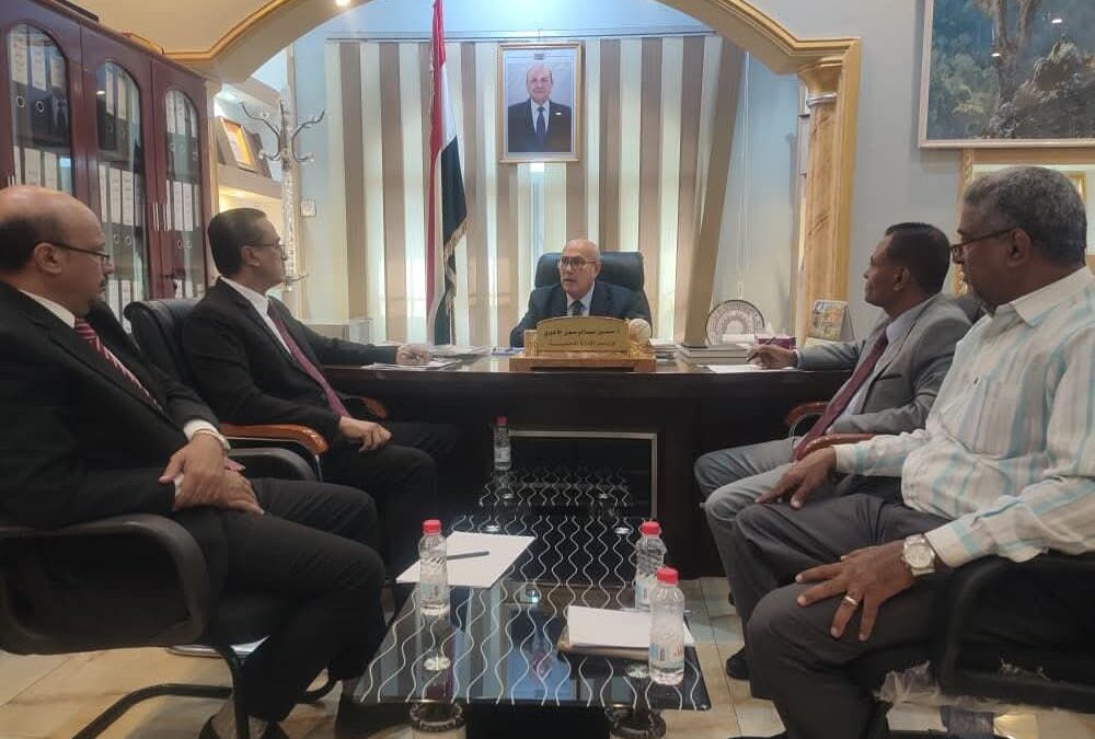 الوزير الأغبري يناقش خطة أولويات الإصلاحات الاقتصادية الشاملة للسلطات المحلية