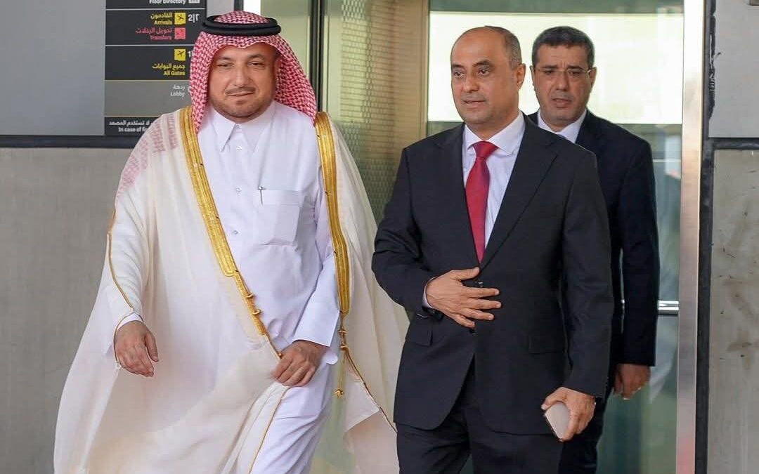 رئيس الوزراء يصل إلى الدوحة للمشاركة في القمة العالمية الثانية للتنمية الاجتماعية