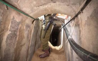 معاريف: الجيش يضخ خرسانة ومتفجرات بنفق داخله مقاتلين فلسطينيين
