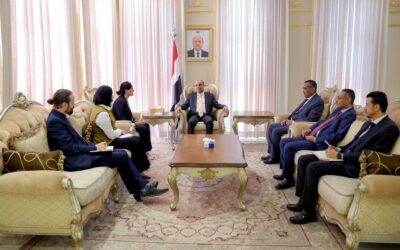 رئيس الوزراء يستعرض مع السفيرة البريطانية مستجدات التعاون الثنائي وتطورات الأوضاع