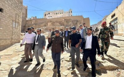 محافظ حضرموت يزور سوق سيئون ويلتقي بالمواطنين ويتفقد الجزء المنهار من سور القصر