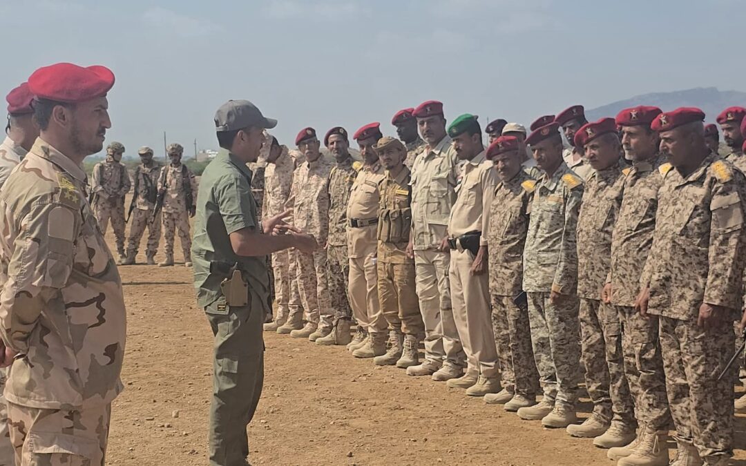 قائد الوية الدعم والاسناد العميد نصر اليافعي يتفقد الجاهزية القتالية للواء الرابع دعم واسناد