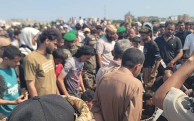 يتقدمهم العميد الوالي.. الآلاف يشيعون جثمان الشهيد النقيب جمال نجيب في عدن