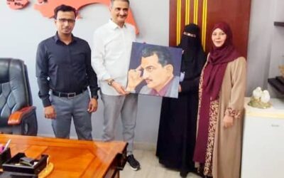 محافظ عدن يكرّم الفنانة نادية المفلحي تقديرًا لإبداعها الفني وعطائها الإنساني