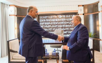 الرئيس القائد عيدروس الزُبيدي  يلتقي محافظ حضرموت سالم الخنبشي