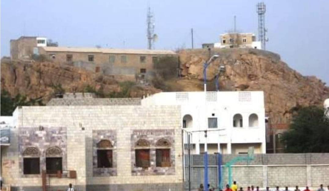 السلطة المحلية خنفر : نقطة الجباية قرب جسر “أبو شنب” المخزن  غير قانونية وتم إبلاغ قيادة السلطة المحلية أبين وقيادة أمن أبين بشأنها