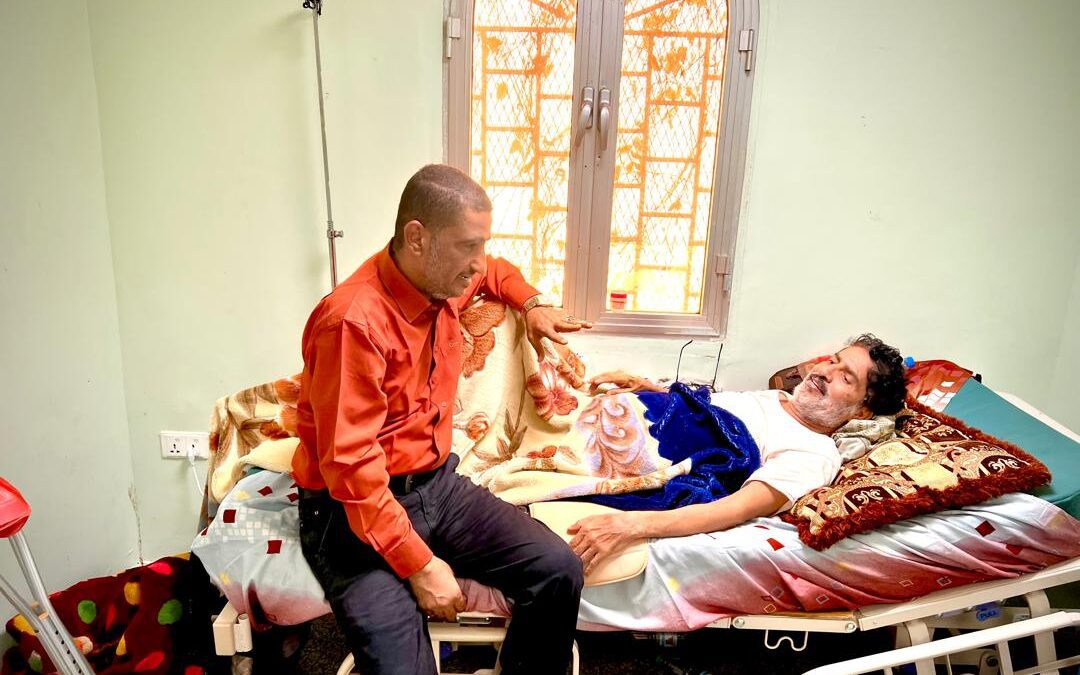 رئيس فرع الإعلام الرياضي بأبين يطمئن على صحة الزميل صادق حمامه