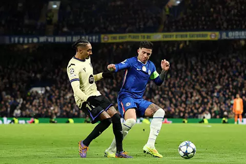 تشيلسي يحقق فوزًا مدويًا على برشلونة بثلاثية في دوري أبطال أوروبا