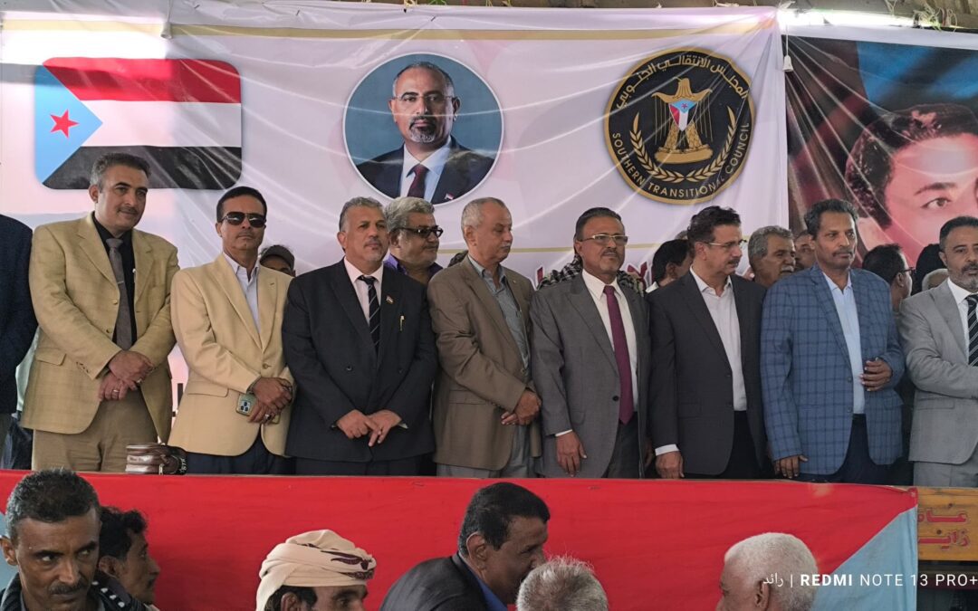 في تجسيد لوحدة الصف الجنوبي: محافظ أبين ينضم إلى مخيم الاعتصام في أبين