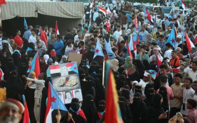 استجابة لدعوة انتقالي العاصمة.. احتشاد جماهيري واعتصام شعبي بعدن يطالب إعلان دولة الجنوب العربي