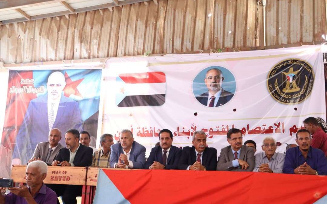 الشقي والميسري يزوران  ساحة الاعتصام بزنجبار