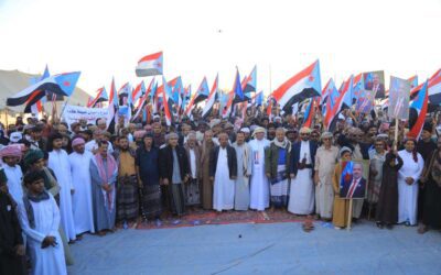 قبائل من المهرة ويافع وشبوة تعزز الزخم الشعبي في ساحة الاعتصام بالغيضة